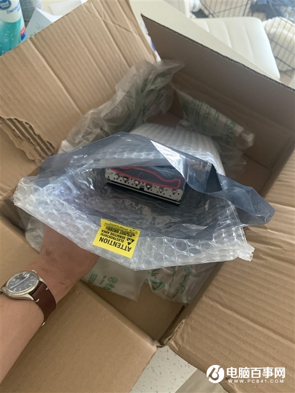 什么操作！RTX 3080竟然裸卡發(fā)貨 慘烈摔彎