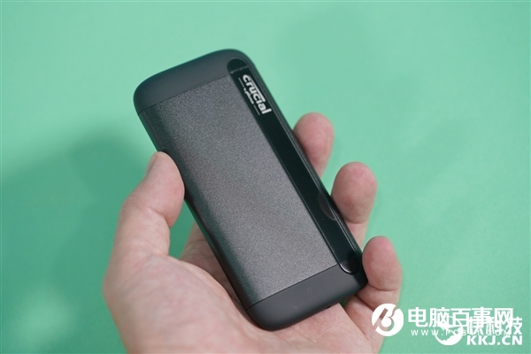 速度達1GB/s！英睿達X8移動SSD 2TB圖賞：4寸手機大小