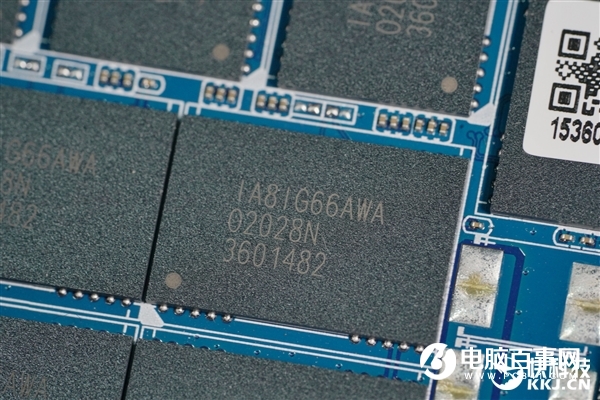 19999元！影馳16TB企業(yè)級SSD拆解圖賞 16顆存儲芯片太壯觀