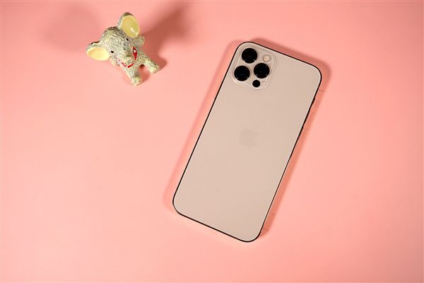 iPhone 12續(xù)航實(shí)測堪憂：玩游戲3小時沒電？