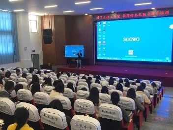 又一里程碑!希沃?jǐn)y統(tǒng)信走進(jìn)云南會(huì)澤,開(kāi)展國(guó)產(chǎn)化應(yīng)用培訓(xùn)