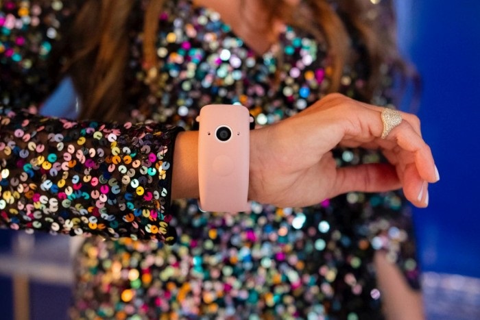給 Apple Watch 加上兩個(gè)攝像頭，Wristcam 表帶發(fā)布