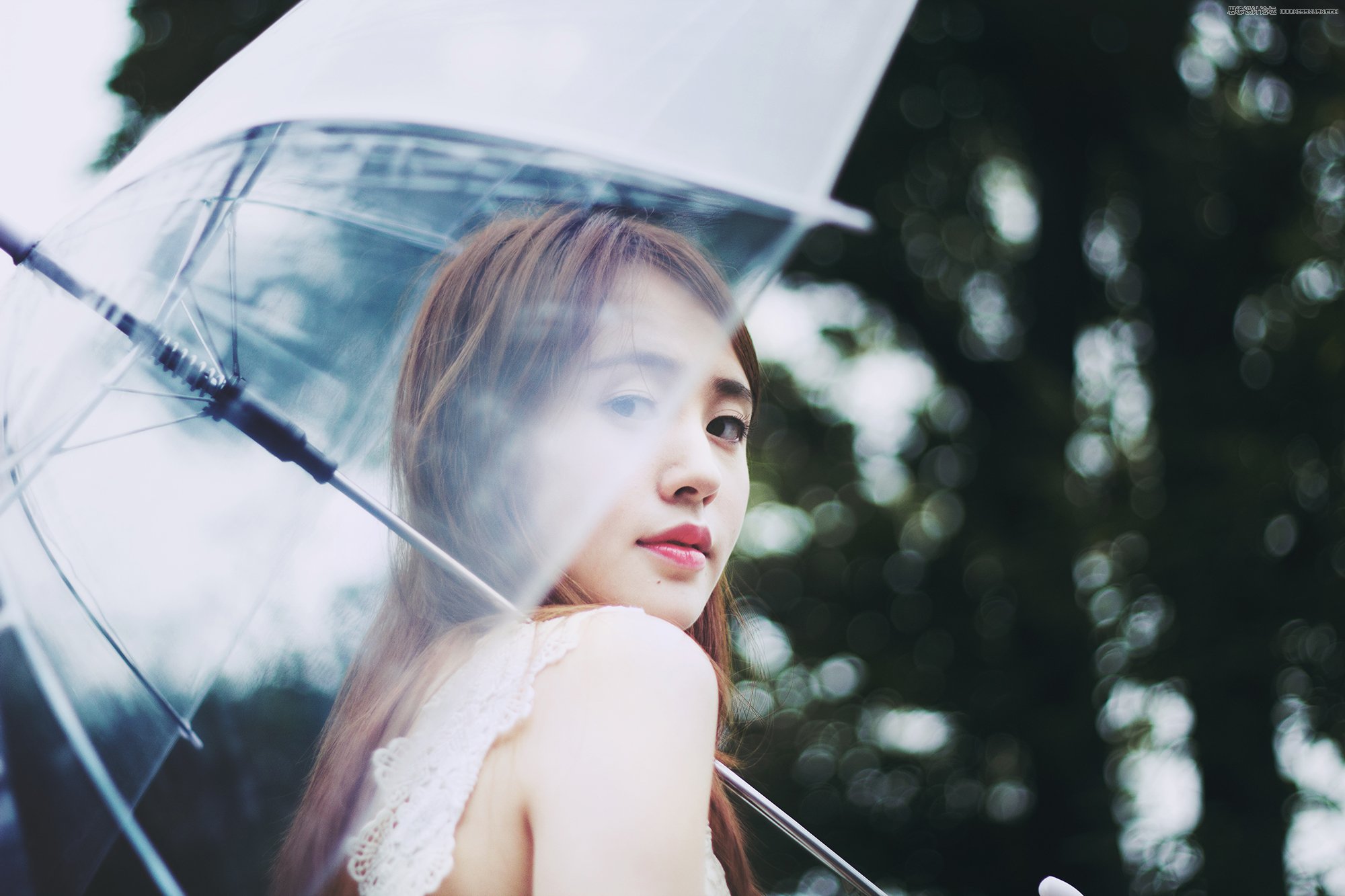 PS調(diào)出外景雨季人像照片清新藝術(shù)效果