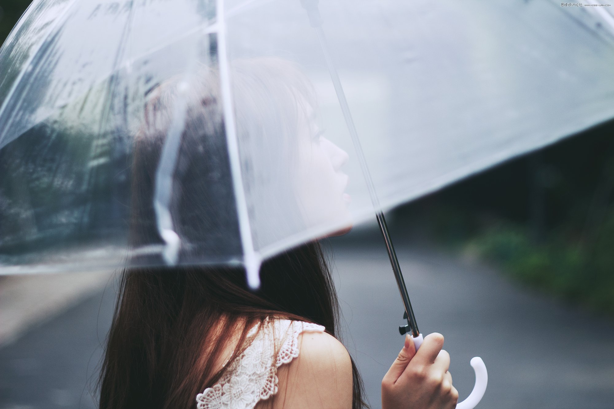 PS調(diào)出外景雨季人像照片清新藝術(shù)效果