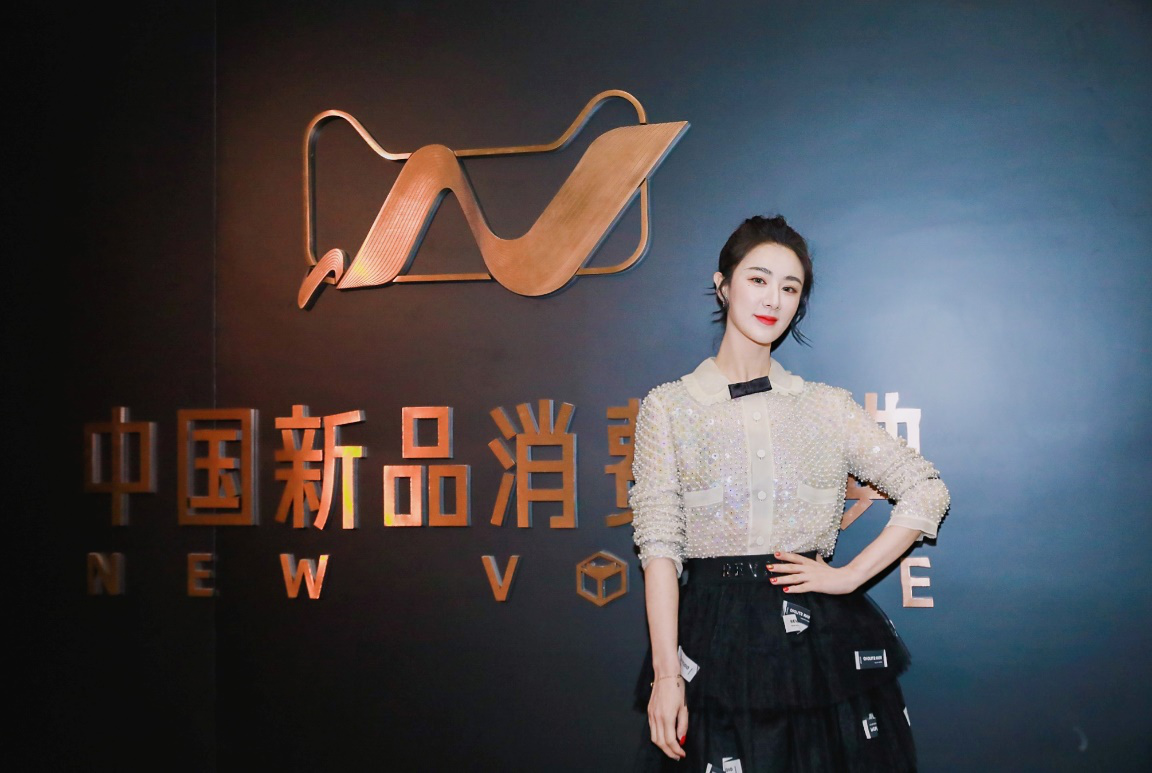 天貓小黑盒Heylive聯(lián)合薇婭viya直播 引爆2021大牌新品首秀