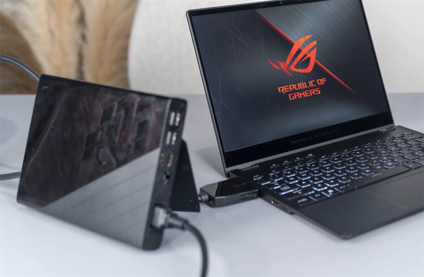 ROG 發(fā)布 XG 顯卡擴(kuò)展塢：無損連接 RTX 3080