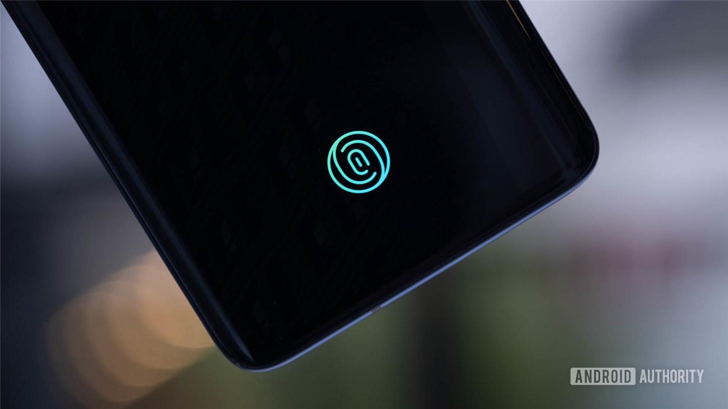 Android 12 開(kāi)發(fā)者預(yù)覽版代碼泄密：Pixel 6 5G 或同時(shí)支持屏下指紋、人臉解鎖