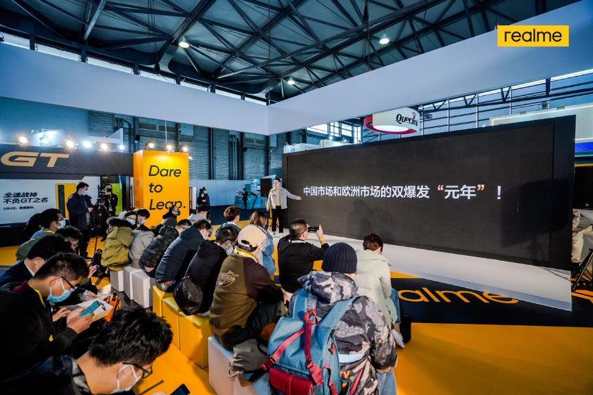 真我 GT 亮相 MWC，realme 公布 “雙平臺 + 雙旗艦”戰(zhàn)略：同時采用驍龍和天璣 5G 平臺
