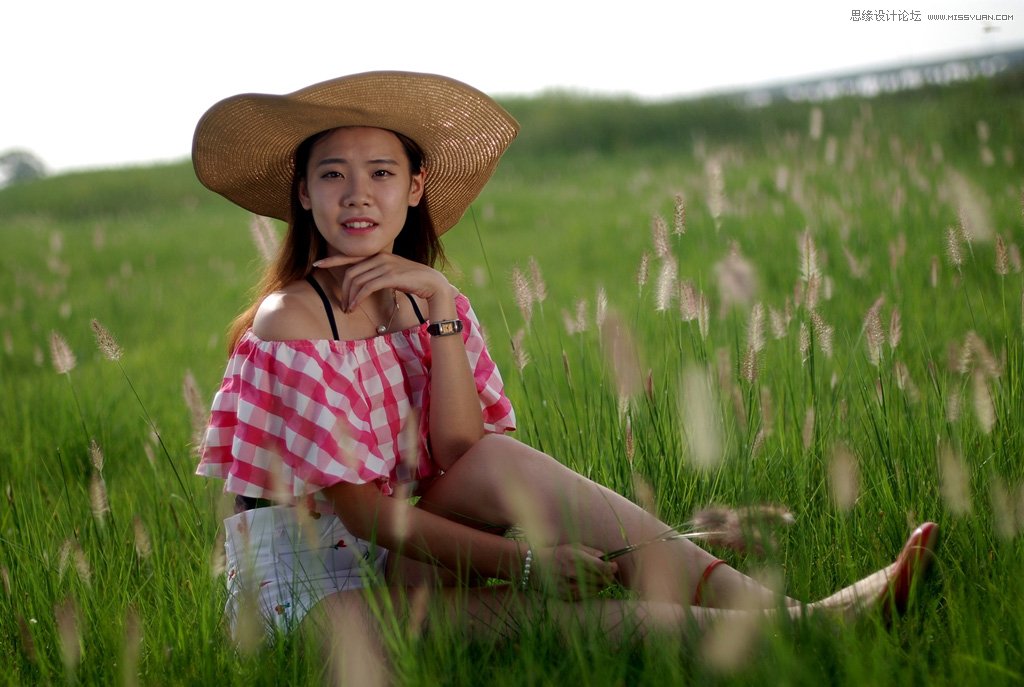 用PS軟件為草叢人像添加唯美的落日美景