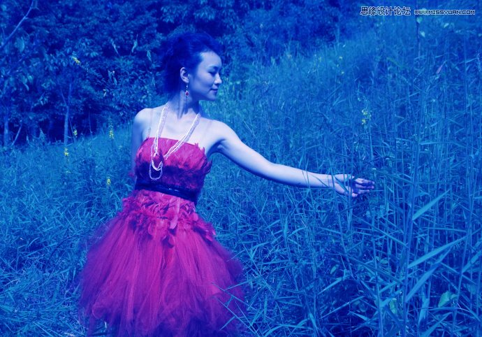 PS糾正嚴重偏藍色美女風景照