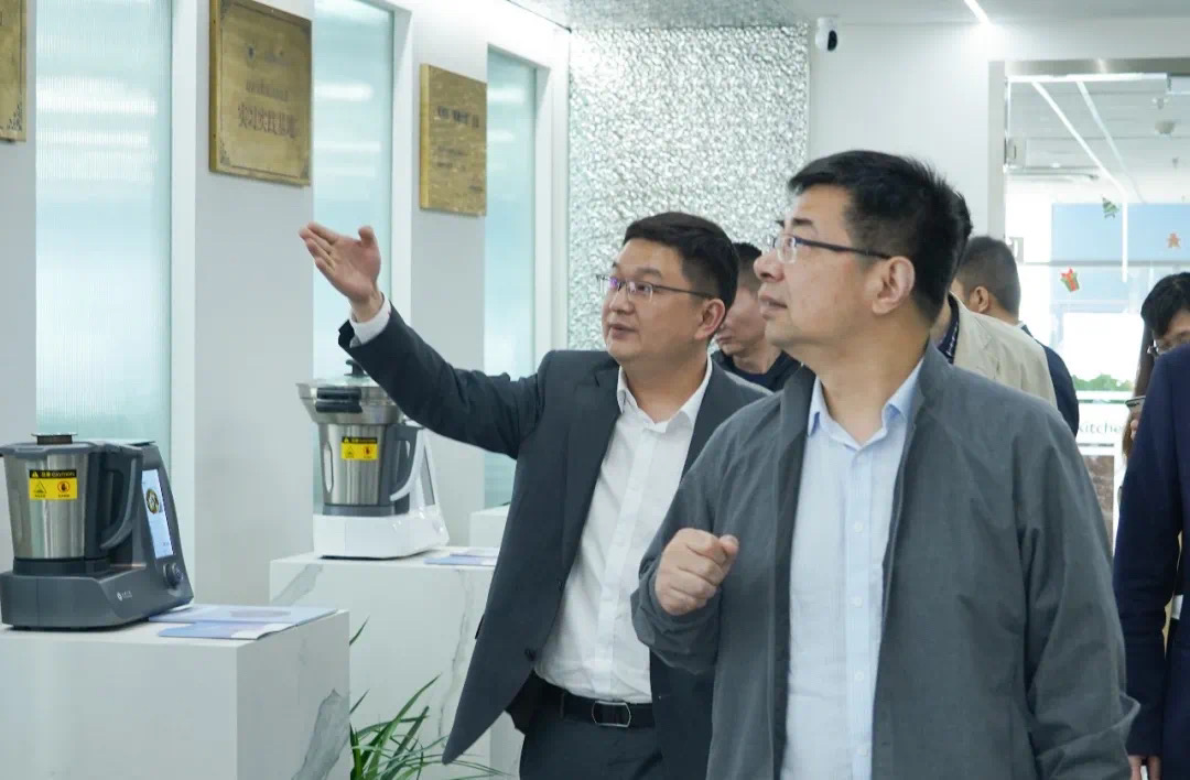 布局數(shù)字化廚電方向 | 浙江省商務廳副廳長張曙明帶隊蒞臨田螺云廚考察指導