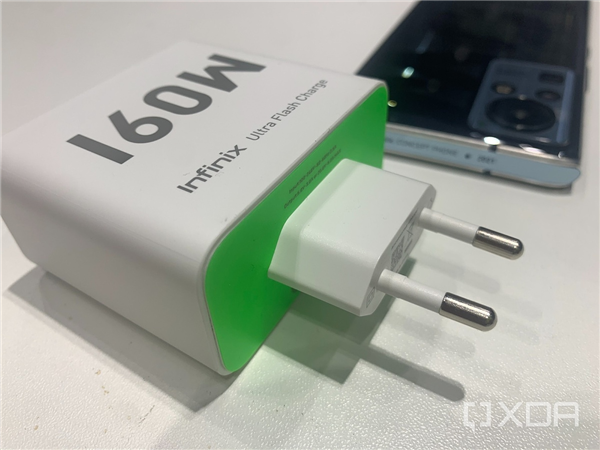 傳音 160W 快充新機渲染圖曝光：左上角單孔瀑布屏，設(shè)計硬朗