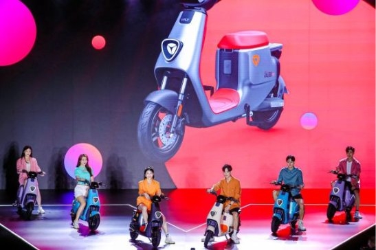 雅迪率先踏入聚焦體驗(yàn)感、個(gè)性化、智能化的新出行時(shí)代