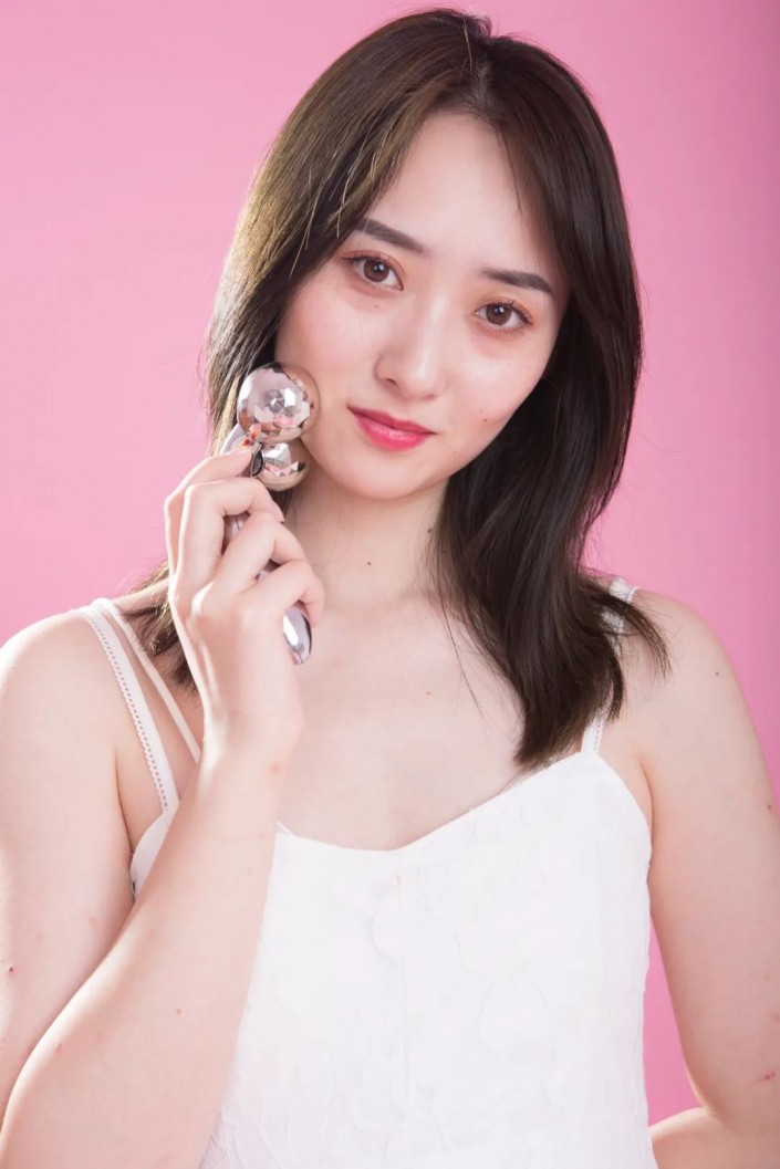 用PS給美女模特后期美容瘦身