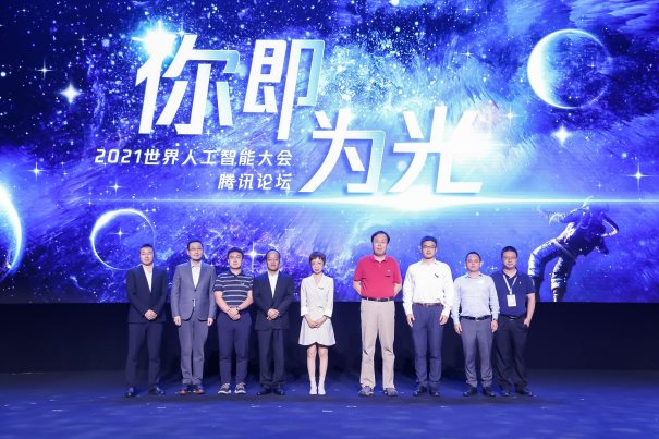 騰訊發(fā)起“Light青年俱樂(lè)部”，首批成員涵蓋計(jì)算機(jī)、數(shù)學(xué)、物理、生命科學(xué)等多領(lǐng)域