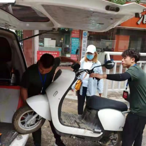 河南一定“中”！雅迪電動(dòng)車救援隊(duì)緊急馳援災(zāi)區(qū)
