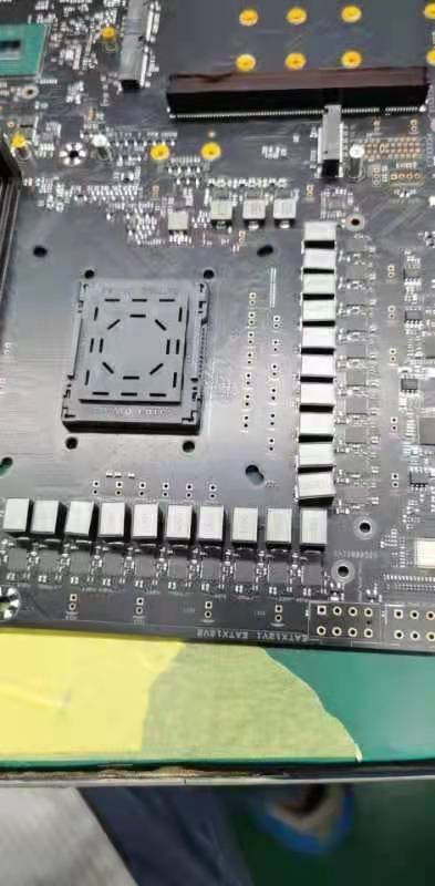 Intel 12代酷睿Z690主板真容首曝:第一次看到新接口