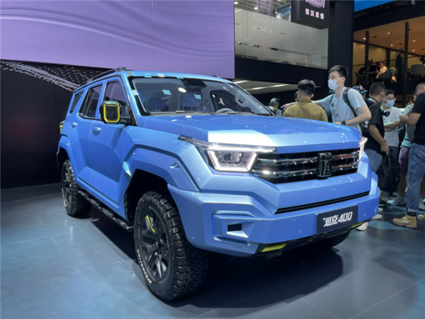 中大型越野SUV！長城坦克400正式發(fā)布 機甲風酷似豐田FJ