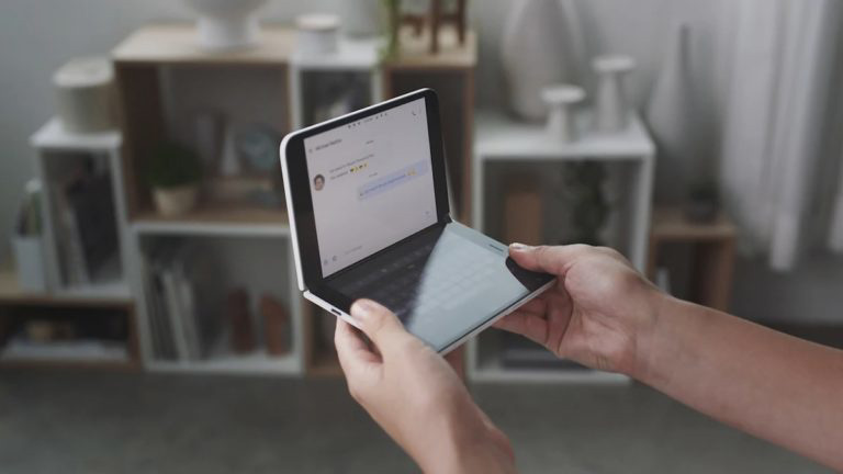 微軟 Surface Duo 雙屏手機推送 8 月系統(tǒng)更新，仍運行安卓 10