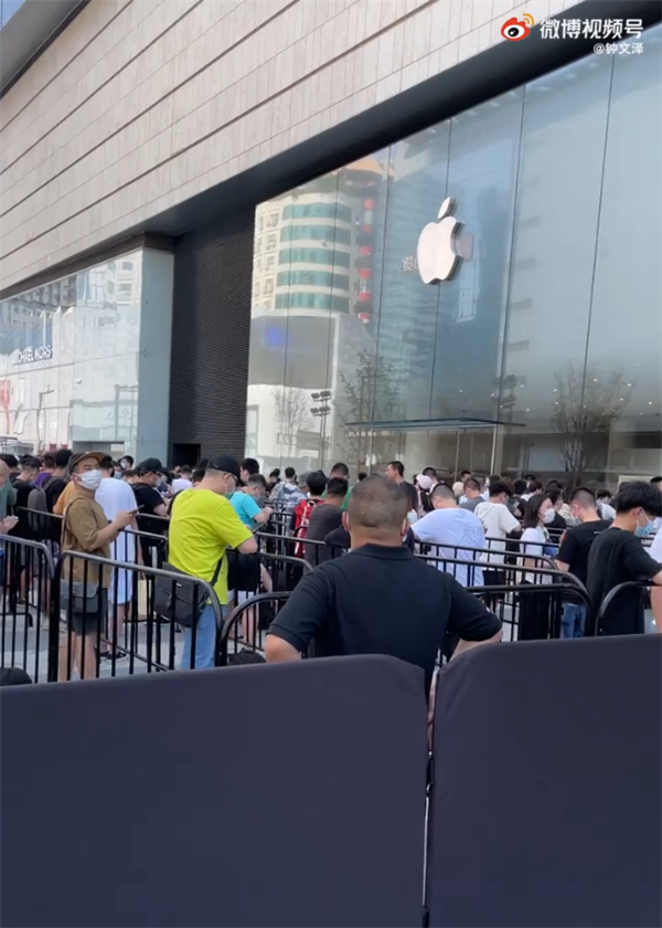 現場排隊人數爆滿！湖南首家Apple Store今日開業(yè)