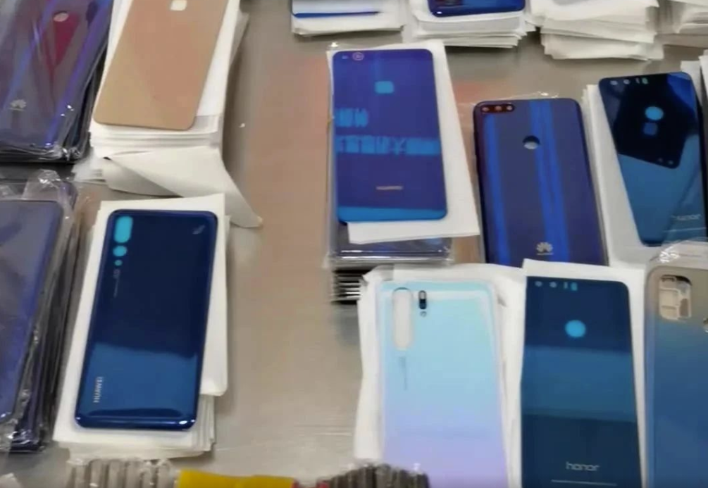 侵權(quán)華為、榮耀、小米、OPPO 等，海關(guān)查獲逾 5000 件手機(jī)后蓋及手機(jī)膜