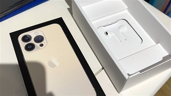 全球獨(dú)一份!法國(guó)版iPhone 13標(biāo)配EarPods耳機(jī):保護(hù)兒童減少輻射