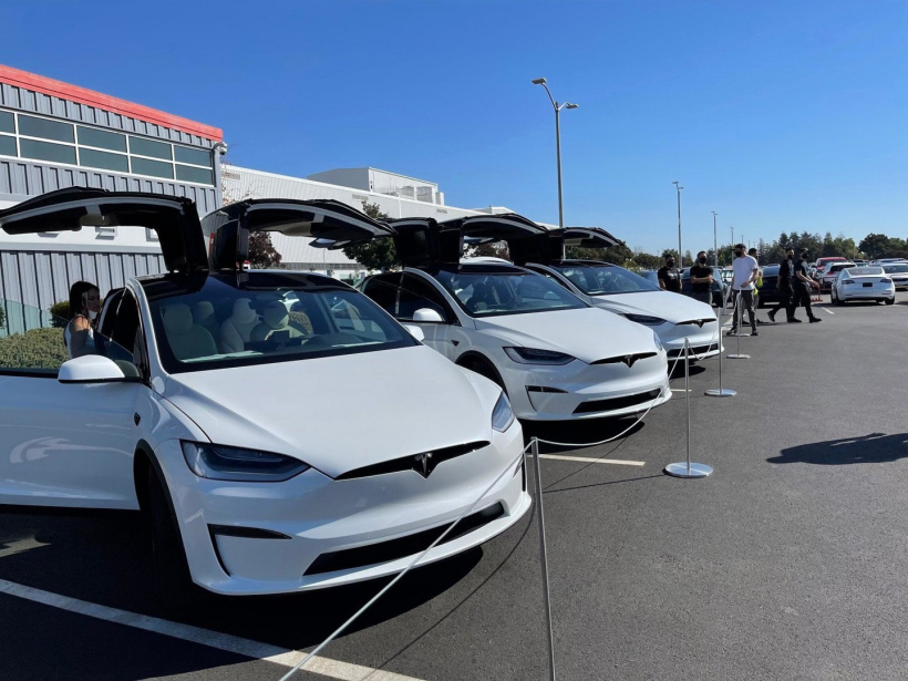 特斯拉新款 Model X 今日交付，帶來全新內(nèi)飾設(shè)計