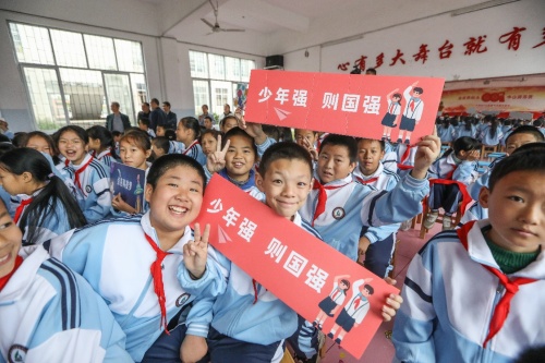 科技對話少年說 用芯點亮科技夢