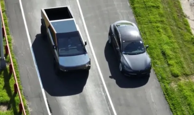 特斯拉 Cybertruck 與新款 Model S 同時(shí)在加州工廠曝光