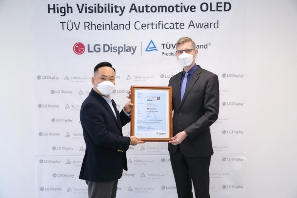 LG 顯示車用 OLED 獲德國萊茵 TÜV 認(rèn)證:零下 40 度也能保持同樣的圖像質(zhì)量