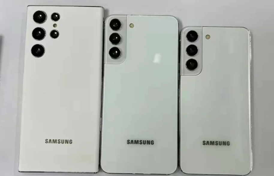 三星 Galaxy S22 與蘋果 iPhone 13 Pro Max 外觀對比