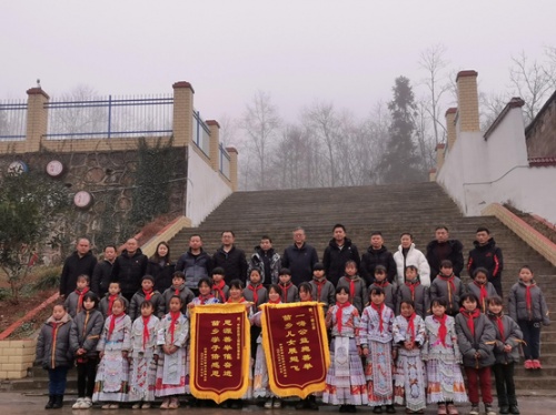一嗨租車公益助學(xué)進(jìn)貴州 與思源工程攜手“暖冬行動”