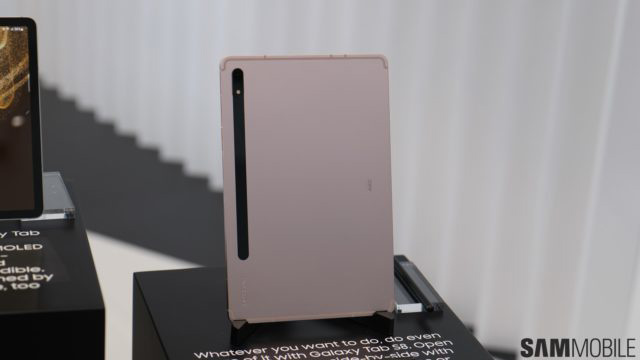 三星 Galaxy S22 / Tab S8 系列采用“鎧甲鋁”機身:機身抗彎曲性能更強