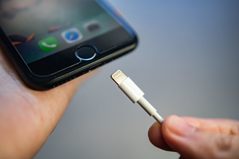 蘋果教你如何保持 iPhone 手機電池健康：遠離極端溫度、充電時移除某些保護殼
