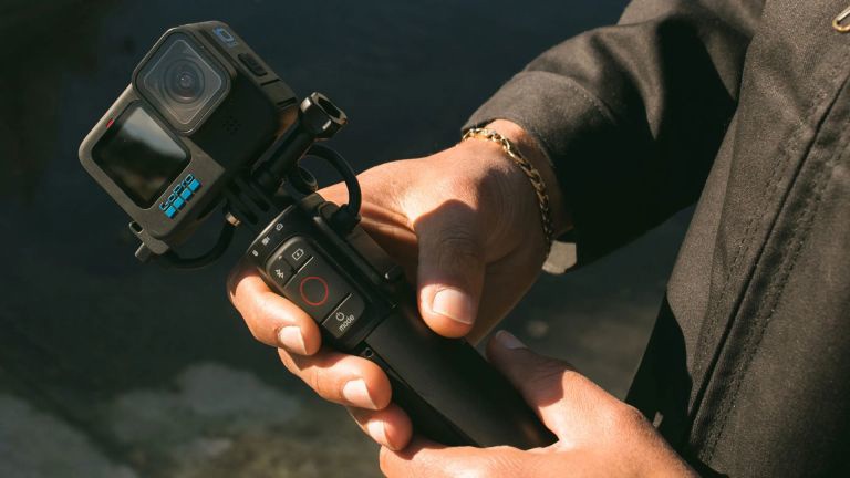 GoPro 推出全新手柄配件 Volta:內(nèi)置大容量電池,續(xù)航猛增 3 倍