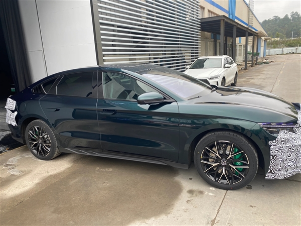 車如其名！比亞迪新車型漢EV千山翠限量版實(shí)拍
