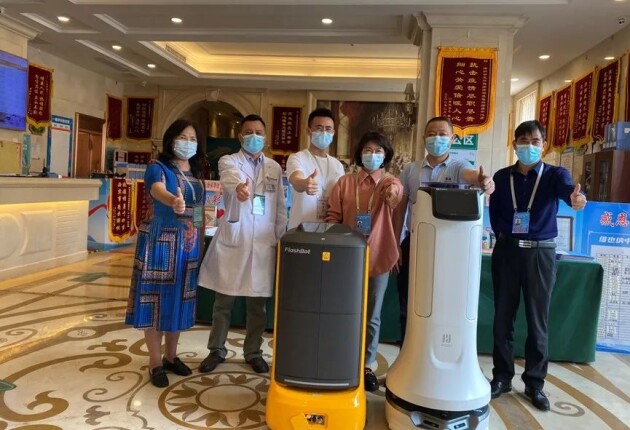 科技防疫不松懈，普渡機(jī)器人入駐深圳龍華防疫酒店