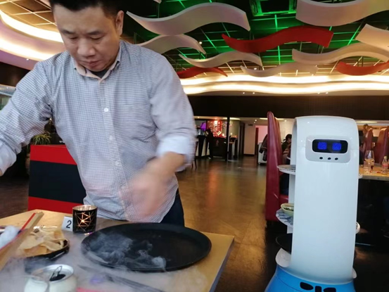 引起圍觀，比利時(shí)的擎朗機(jī)器人助力實(shí)現(xiàn)智慧轉(zhuǎn)型