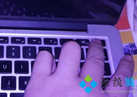 蘋果筆記本怎么恢復(fù)出廠系統(tǒng) mac一鍵恢復(fù)出廠設(shè)置的方法