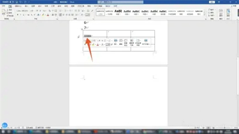 word表格有一大段空白拉不上去 word表格跨頁(yè)斷開怎么連上