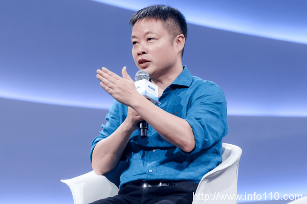 何小鵬駕駛“全球首款A(yù)I汽車”亮相云棲大會(huì) 深化與阿里云AI算力合作